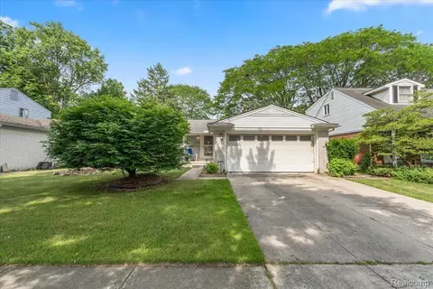 17551 Rexwood St, Livonia, MI 48152