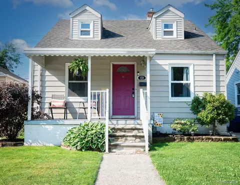 939 White Ave, Lincoln Park, MI 48146