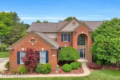 1945 Catlin Dr, Rochester, MI 48306
