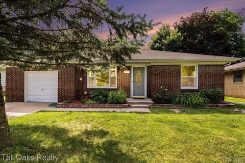 3053 Clayward Dr, Flint, MI 48506