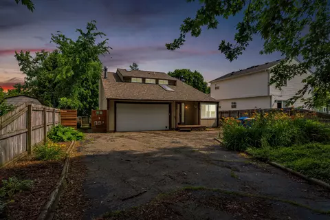 5036 Libcrest Dr, Waterford, MI 48327