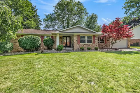 6170 Kings Scepter Rd, Grand Blanc, MI 48439