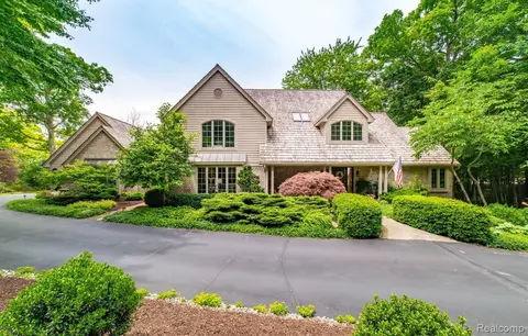 7417 Fen Rdg, Springfield, MI 48348