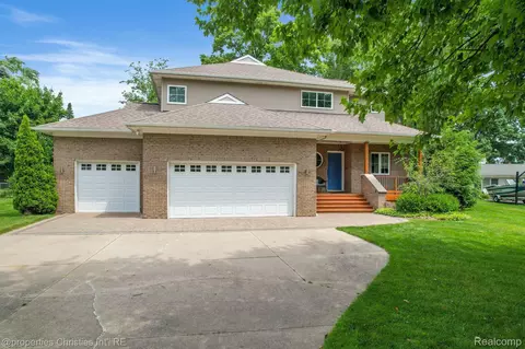 8606 Golfside Dr, Commerce, MI 48382