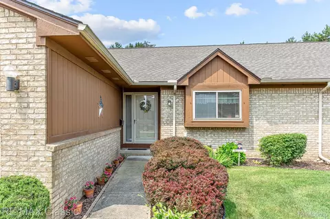 41235 Donna Dr, Clinton Township, MI 48038