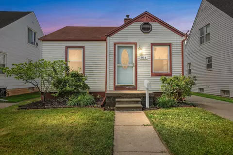 915 White Ave, Lincoln Park, MI 48146