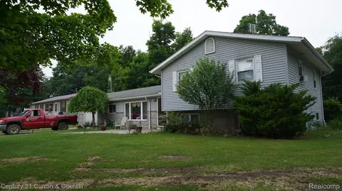 5836 Lake Crest Dr, Oregon, MI 48421