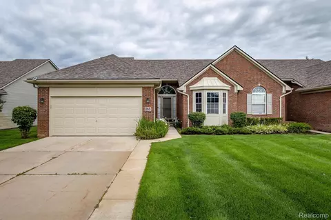 868 Woodhaven Dr, Commerce, MI 48390