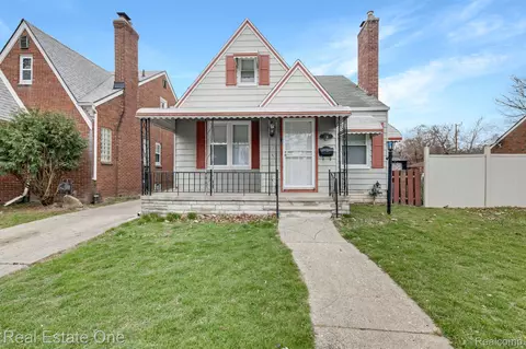 6731 Heyden St, Dearborn Heights, MI 48127