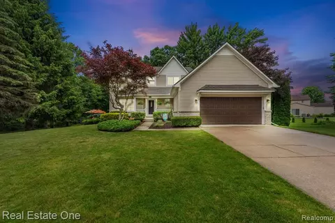 22097 Brookfield Ct, South Lyon, MI 48178