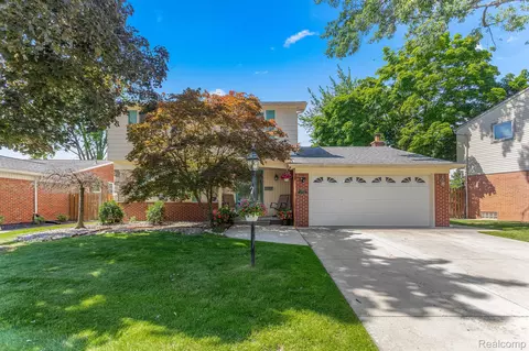 27311 Timber Trl, Dearborn Heights, MI 48127