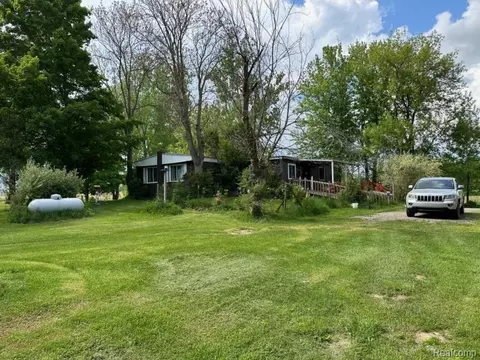 8451 Fostoria Rd, Watertown, MI 48435