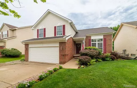 3057 Talon Cir, Lake Orion, MI 48360