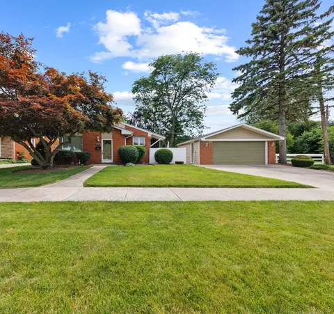 32845 Merritt Dr, Westland, MI 48185