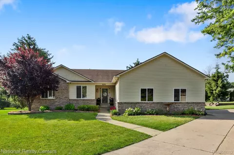 328 Pine Vly, Linden, MI 48451