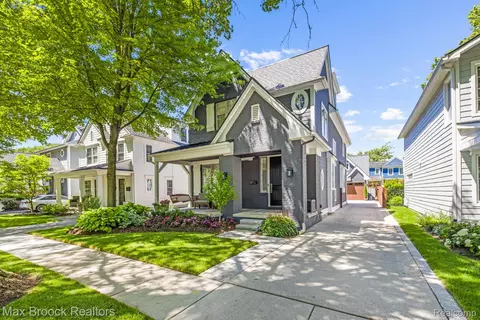 685 Bennaville Ave, Birmingham, MI 48009