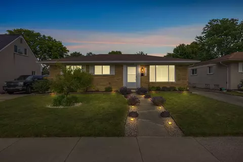 29352 Fairfield Dr, Warren, MI 48088