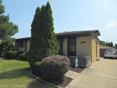 39622 University Dr, Sterling Heights, MI 48310