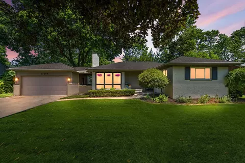 17040 Dunblaine Ave, Beverly Hills, MI 48025
