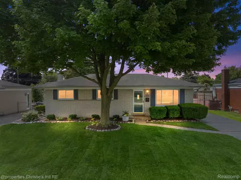 8748 Hamilton East Dr, Sterling Heights, MI 48313