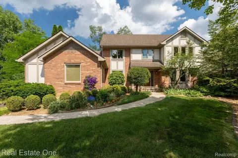 29942 Fox Club Dr, Farmington Hills, MI 48331