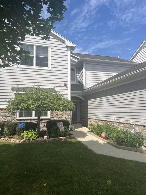 2138 Carriage Hill Cir, Lapeer, MI 48446