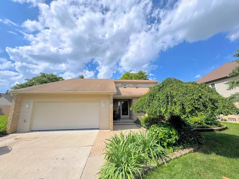 2321 Duke Dr, Troy, MI 48085