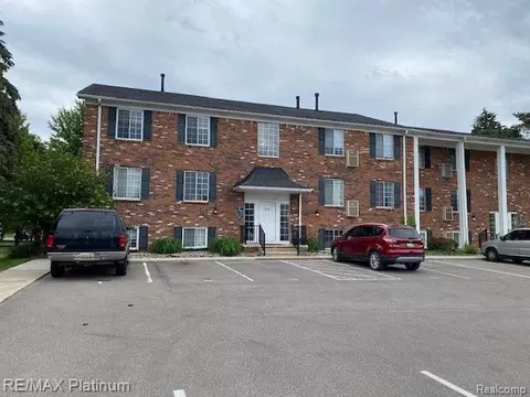 515 W Highland Rd S #E4, Howell, MI 48843