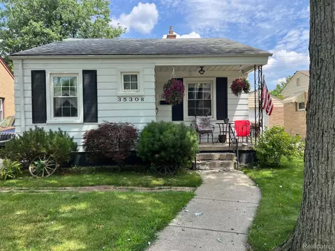 35308 Ash St, Wayne, MI 48184