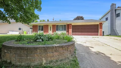 843 Provincetown Rd, Auburn Hills, MI 48326