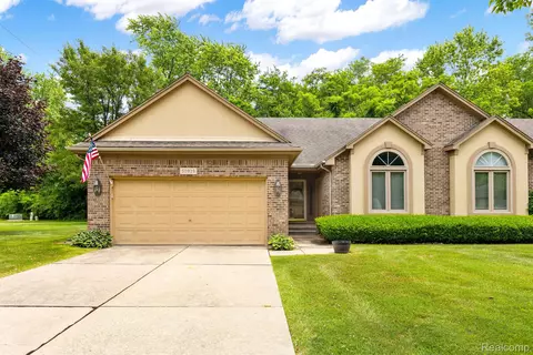 50926 Nature Dr, Chesterfield, MI 48047
