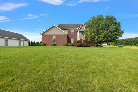1999 Oakwood Rd, Brandon, MI 48462