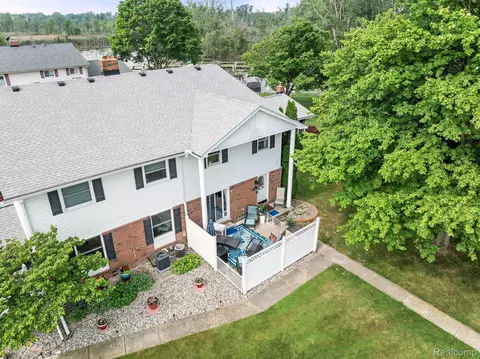 30404 Windsor Dr #38, Gibraltar, MI 48173