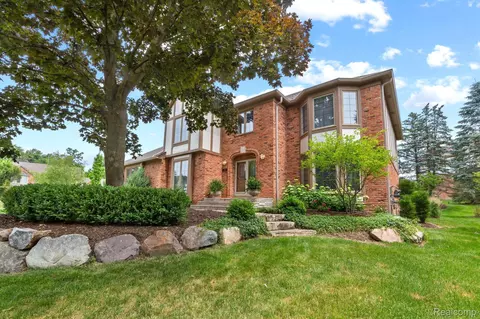 3286 Kilburn Rd W, Rochester Hills, MI 48306