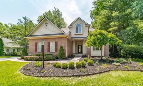 7191 Elderwood Cir, Clarkston, MI 48346