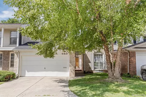 483 Dorset Cir, Grand Blanc, MI 48439