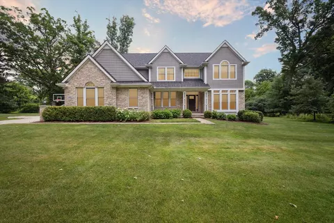 4025 Fairlane Dr, Bloomfield Hills, MI 48301