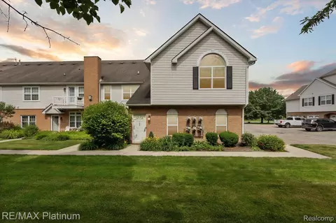 762 Olde English Cir, Howell, MI 48855