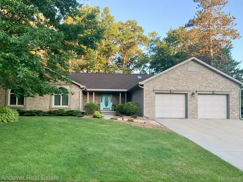 5811 S Heritage, Midland, MI 48640