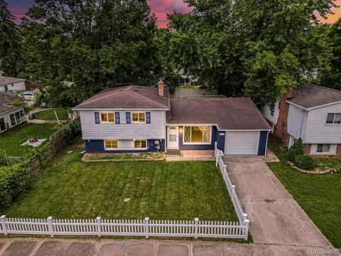 1186 Gault Dr, Ypsilanti, MI 48198