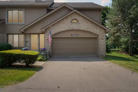 29603 Sierra Pointe Cir, Farmington Hills, MI 48331