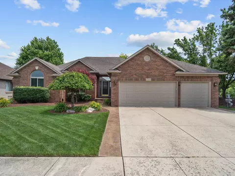 47030 Rockwood Dr, Macomb, MI 48044
