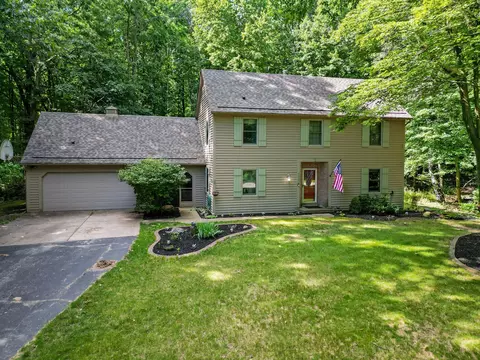 9325 Autumnglo Dr, Springfield, MI 48348