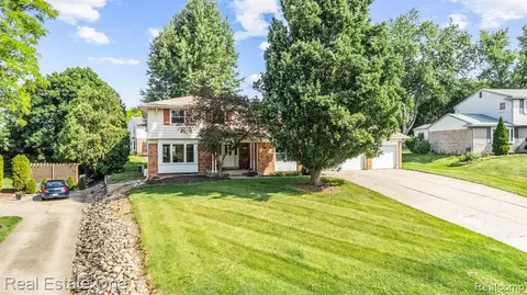 31091 Hunters Whip Ln, Farmington Hills, MI 48331