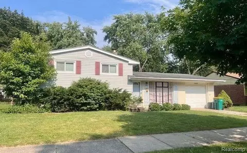 20938 Larkspur St, Farmington, MI 48336