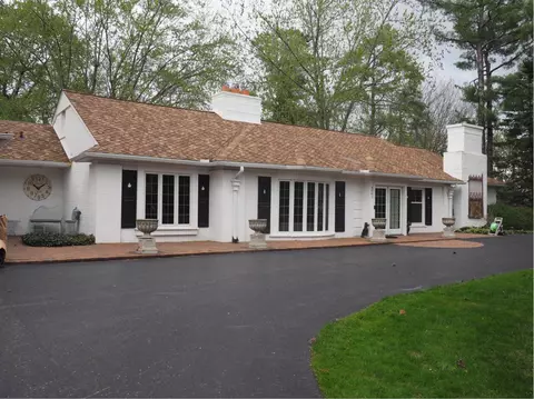 4661 Mc Ewen Dr, Bloomfield Hills, MI 48302