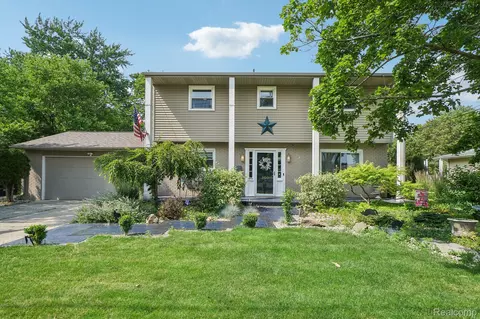 705 E Columbia Dr, Durand, MI 48429
