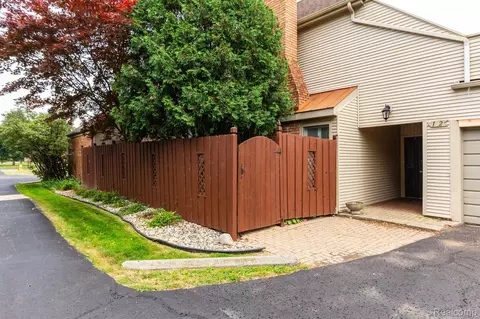 8337 Colony Dr #1, Grosse Ile, MI 48138
