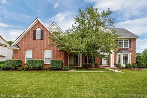 2953 Remington Oaks, West Bloomfield, MI 48324