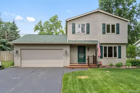 1219 Holliday Dr, Lake Orion, MI 48362